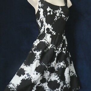 NEW - Kensie Black & White Abstract Dress; Sz: M